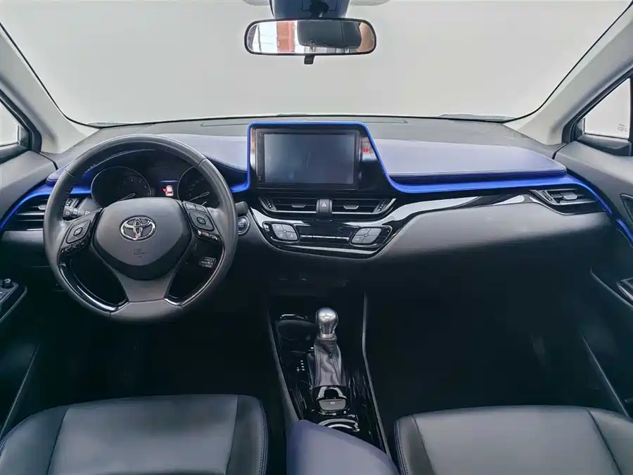 Toyota C-HR - фото 10