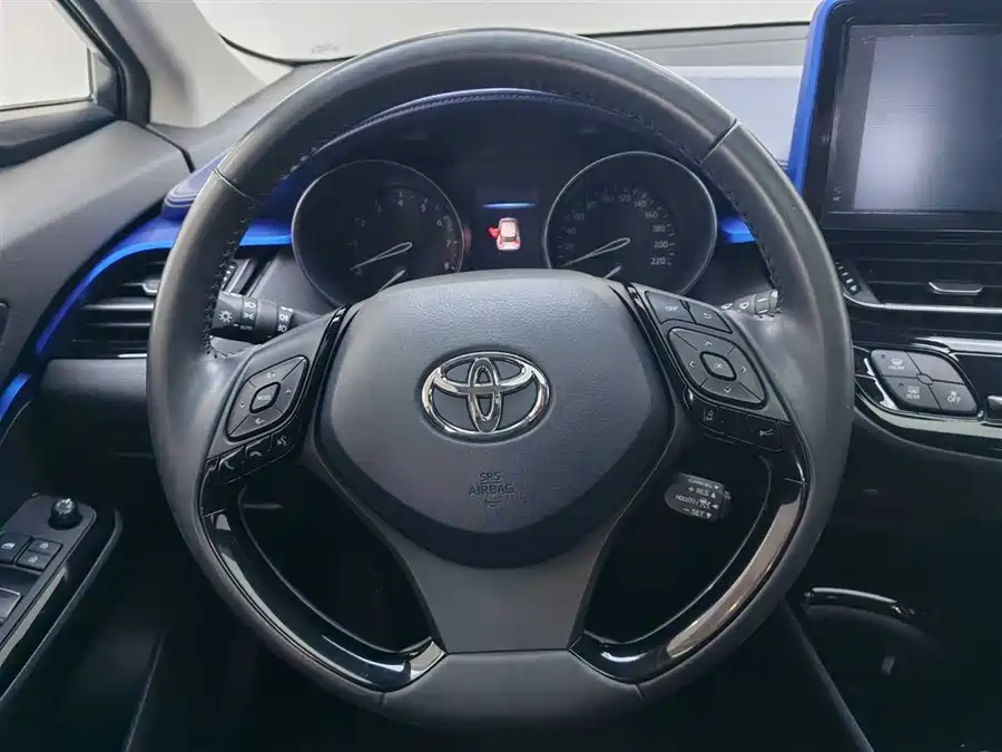 Toyota C-HR - фото 12
