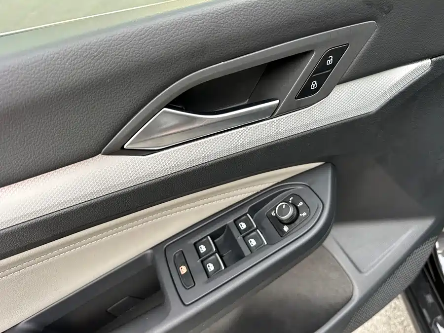 Volkswagen Golf - фото 9