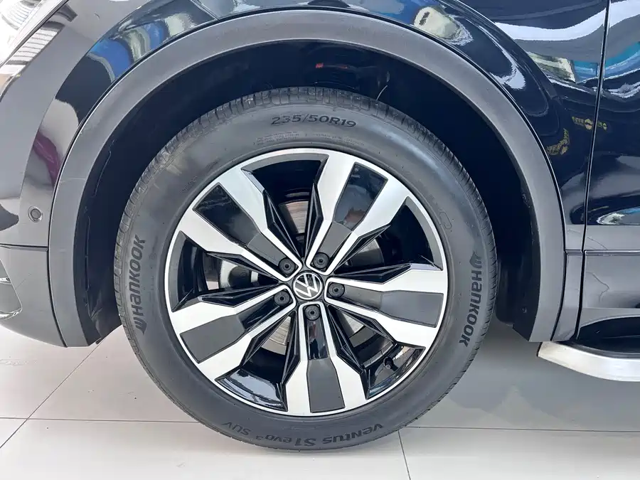 Volkswagen Tiguan - фото 4